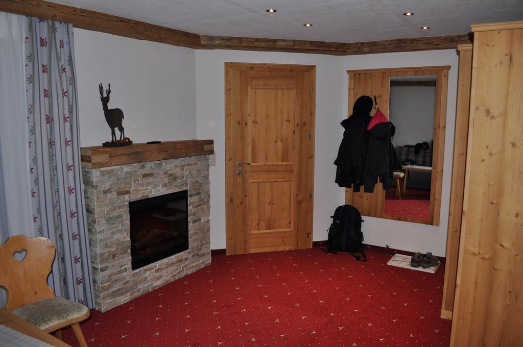 Pension Alpenperle Holzgau Exterior foto